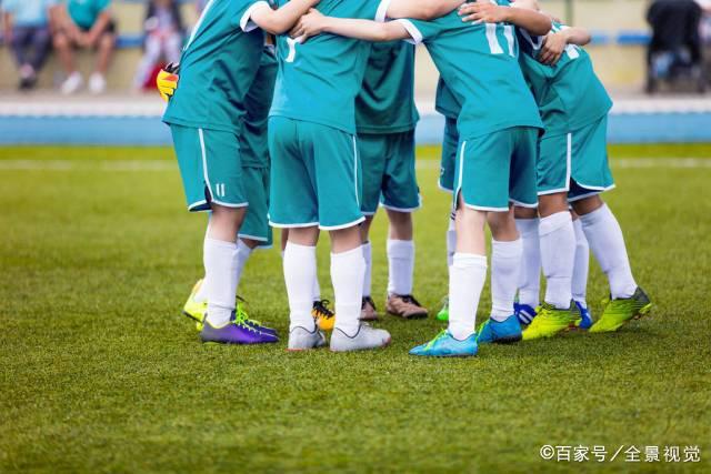 刘国梁赛后神情严肃迅速离开赛场，面对日本庆祝无动于衷
