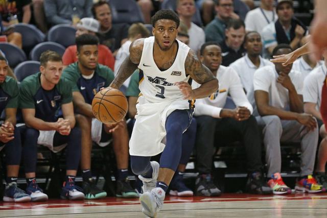 麦基社媒晒训练日常：和小队友同练